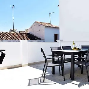 new-townhouse-in-the-heart-of-nerja-with-jacuzzi.hotelsinnerja.org/
