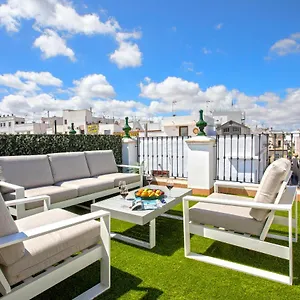 Genteel Castilla Terrace Apartment